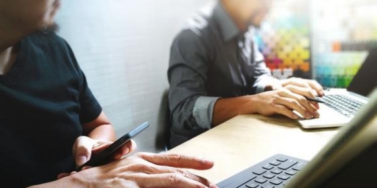 Immagine dell'articolo: <span>Pubblicità avvocati: marketing online vs offline</span>
