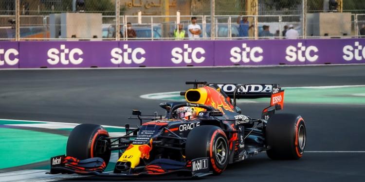 Immagine dell'articolo: <span>Il GP di Jeddah 2021: una nuova pagina della storia della F1. Ma la decisione presa è giusta?</span>
