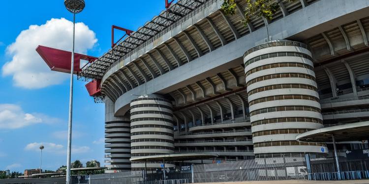 Immagine dell'articolo: <span>Annunciato un possibile vincolo di tutela culturale su San Siro: cosa potrebbe succedere?</span>
